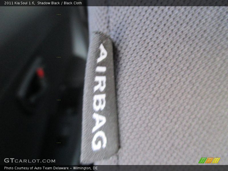 Shadow Black / Black Cloth 2011 Kia Soul 1.6