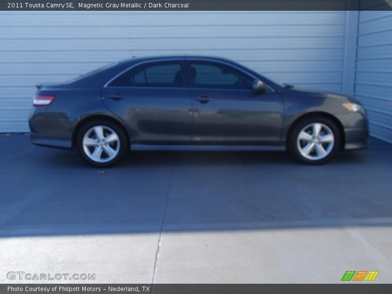 Magnetic Gray Metallic / Dark Charcoal 2011 Toyota Camry SE