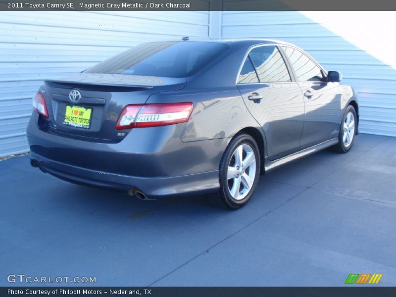 Magnetic Gray Metallic / Dark Charcoal 2011 Toyota Camry SE