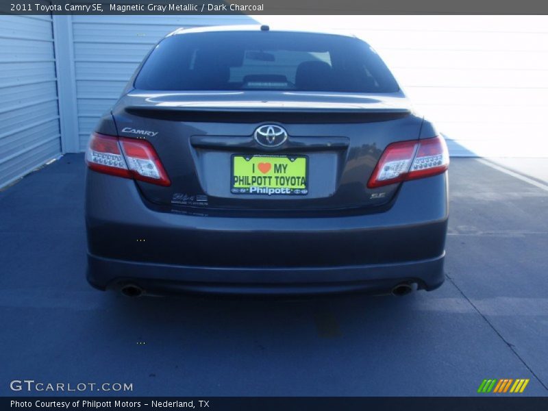 Magnetic Gray Metallic / Dark Charcoal 2011 Toyota Camry SE