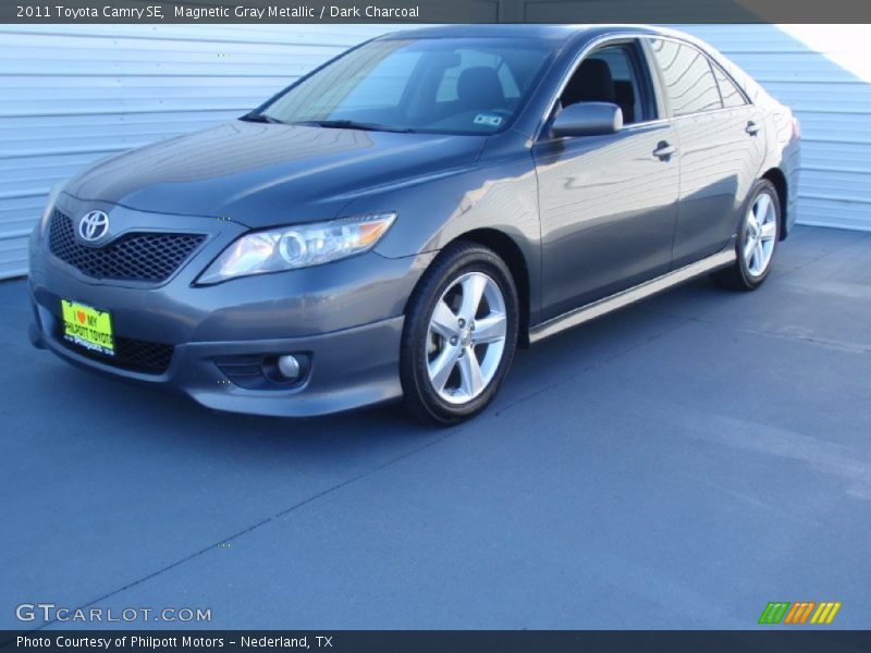 Magnetic Gray Metallic / Dark Charcoal 2011 Toyota Camry SE