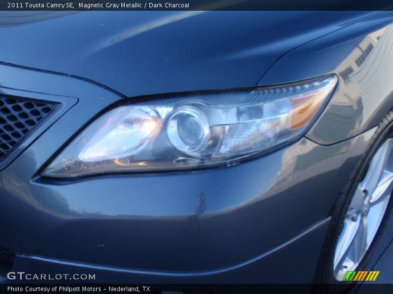 Magnetic Gray Metallic / Dark Charcoal 2011 Toyota Camry SE