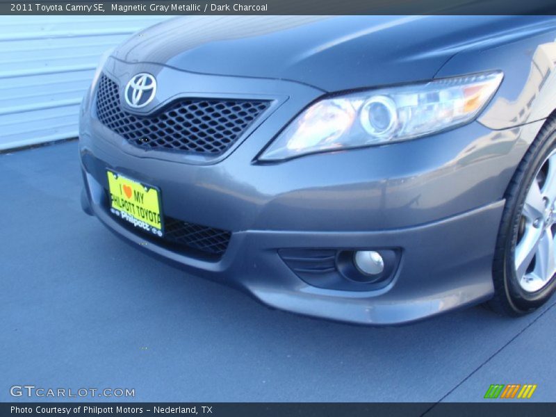 Magnetic Gray Metallic / Dark Charcoal 2011 Toyota Camry SE