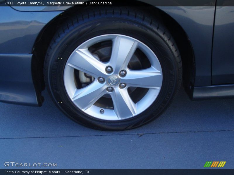 Magnetic Gray Metallic / Dark Charcoal 2011 Toyota Camry SE