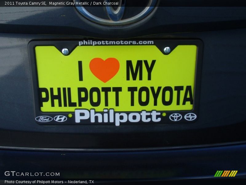 Magnetic Gray Metallic / Dark Charcoal 2011 Toyota Camry SE