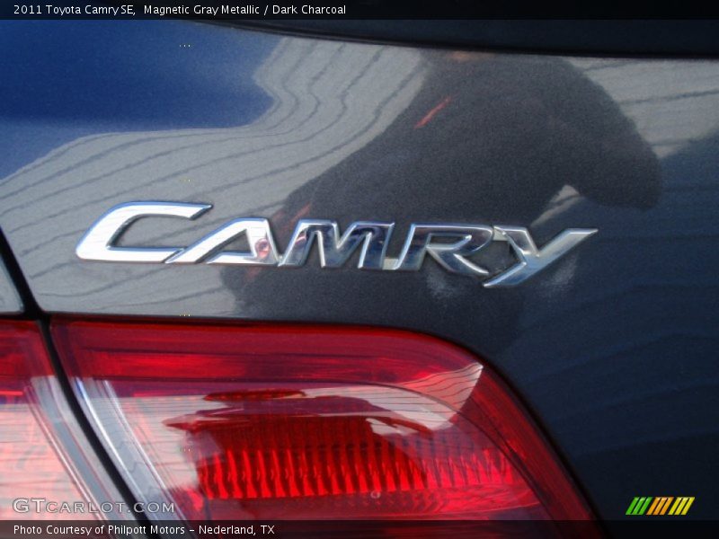Magnetic Gray Metallic / Dark Charcoal 2011 Toyota Camry SE