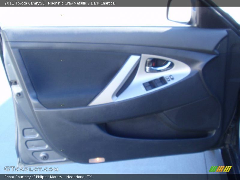 Magnetic Gray Metallic / Dark Charcoal 2011 Toyota Camry SE