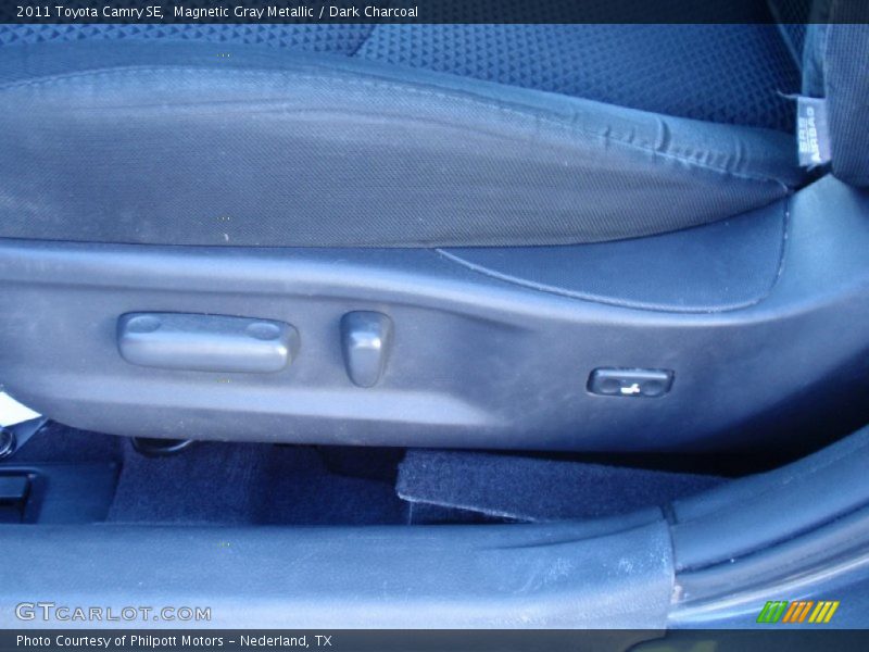 Magnetic Gray Metallic / Dark Charcoal 2011 Toyota Camry SE