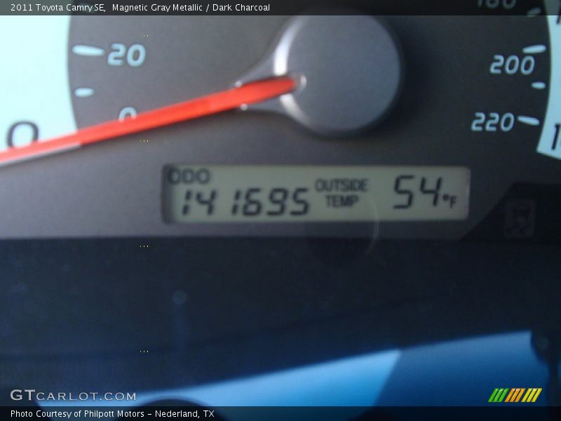 Magnetic Gray Metallic / Dark Charcoal 2011 Toyota Camry SE