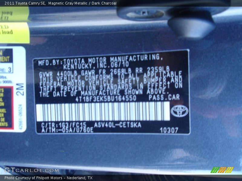 Magnetic Gray Metallic / Dark Charcoal 2011 Toyota Camry SE