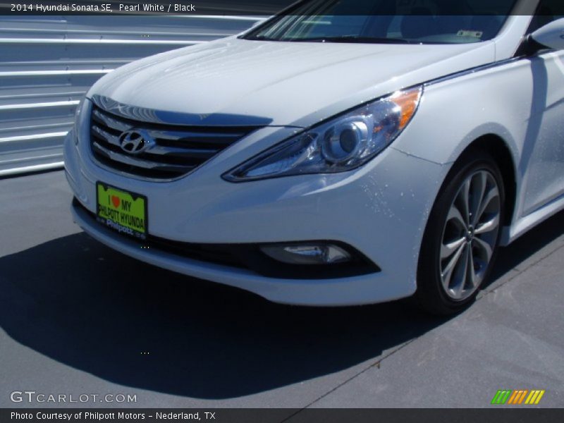 Pearl White / Black 2014 Hyundai Sonata SE