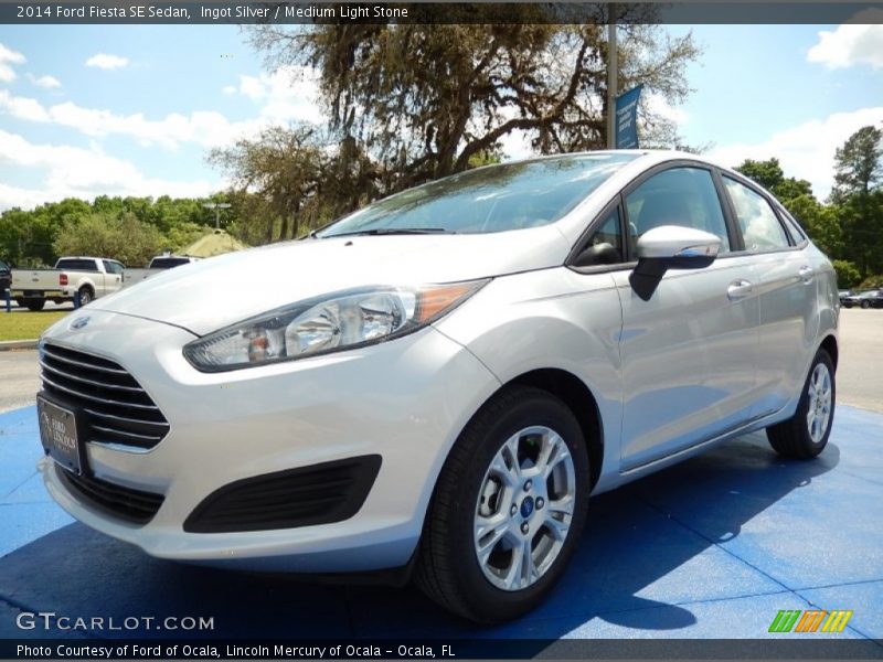 Front 3/4 View of 2014 Fiesta SE Sedan