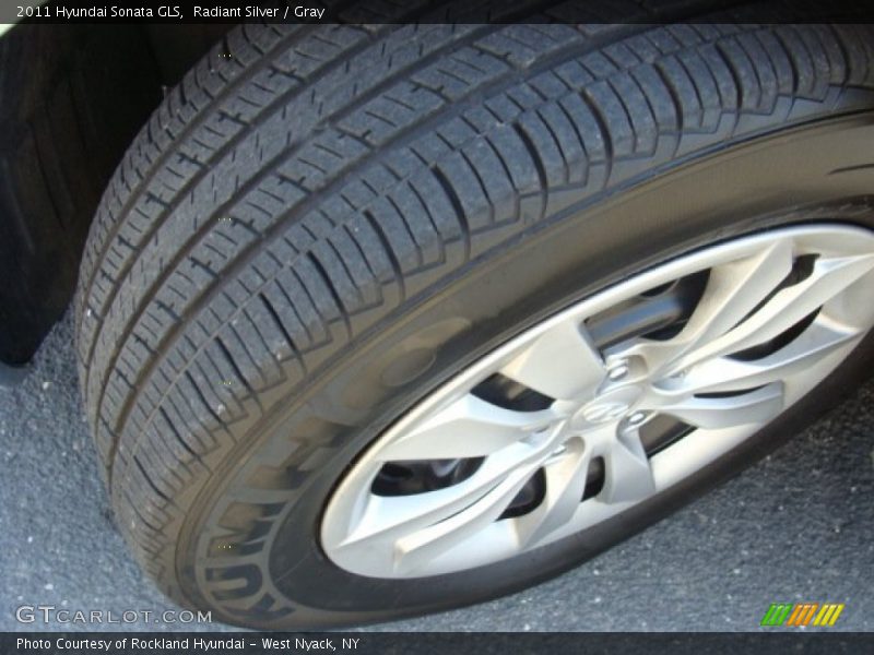 Radiant Silver / Gray 2011 Hyundai Sonata GLS