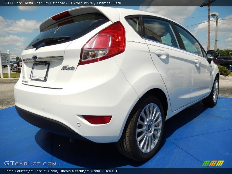 Oxford White / Charcoal Black 2014 Ford Fiesta Titanium Hatchback