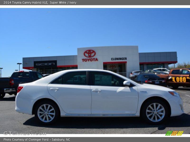 Super White / Ivory 2014 Toyota Camry Hybrid XLE