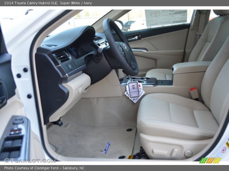 Super White / Ivory 2014 Toyota Camry Hybrid XLE