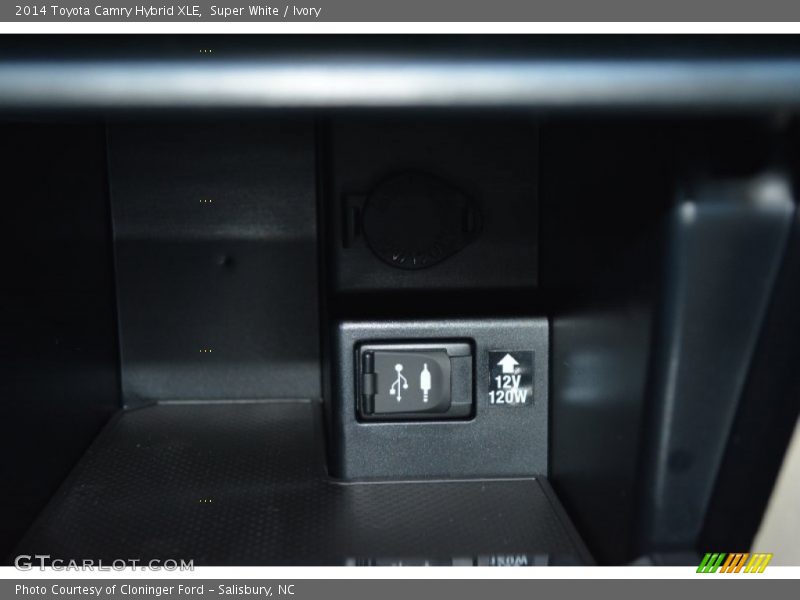 Super White / Ivory 2014 Toyota Camry Hybrid XLE