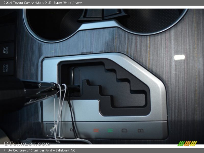 Super White / Ivory 2014 Toyota Camry Hybrid XLE