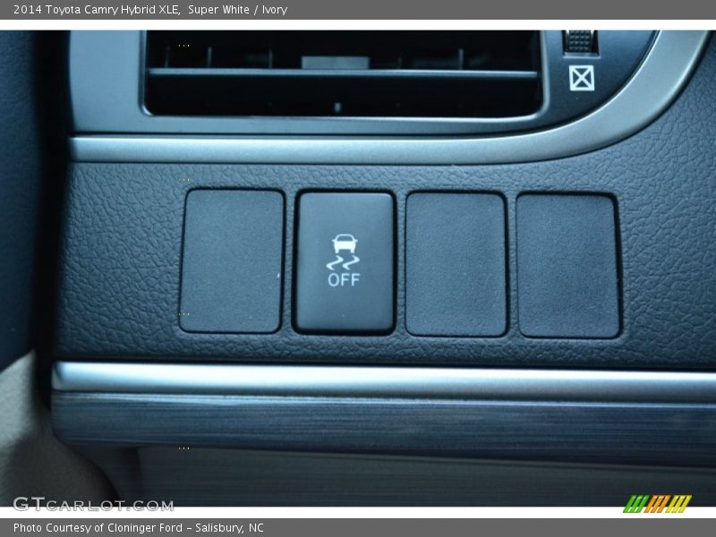 Super White / Ivory 2014 Toyota Camry Hybrid XLE