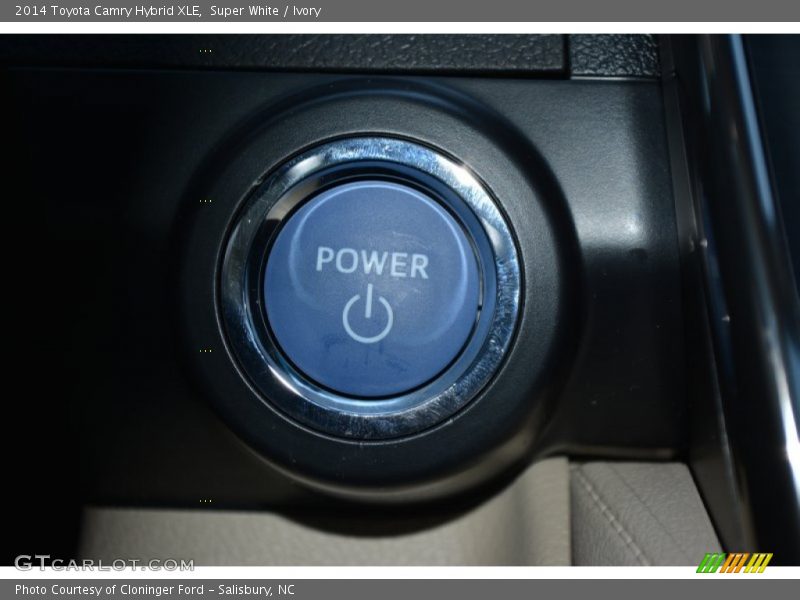 Super White / Ivory 2014 Toyota Camry Hybrid XLE