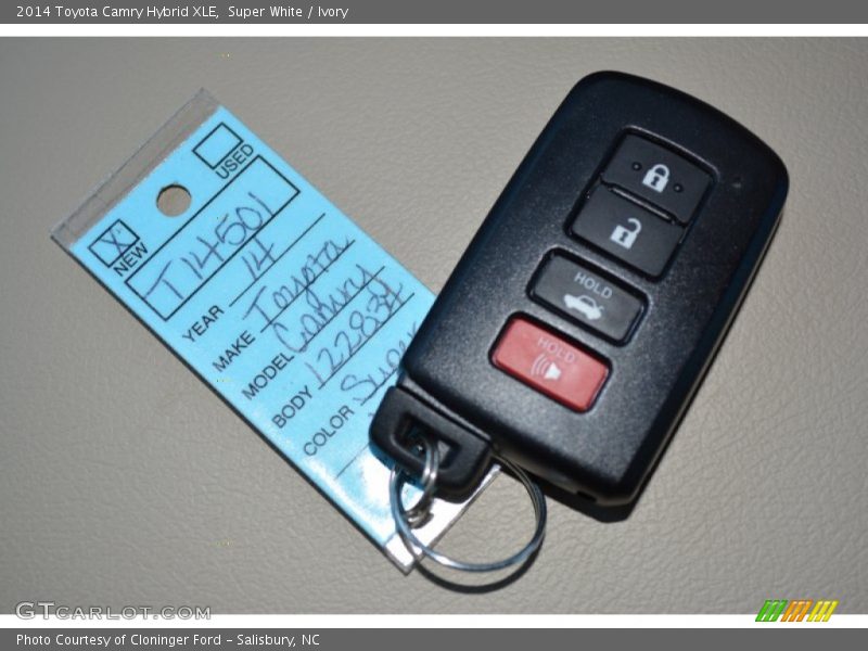 Super White / Ivory 2014 Toyota Camry Hybrid XLE