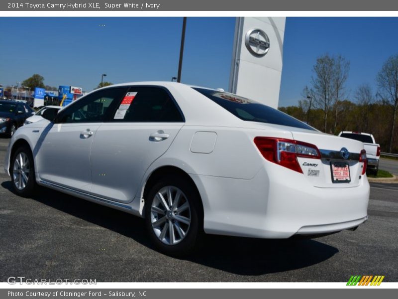 Super White / Ivory 2014 Toyota Camry Hybrid XLE