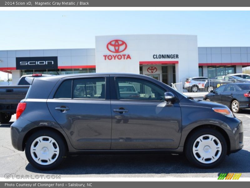 Magnetic Gray Metallic / Black 2014 Scion xD