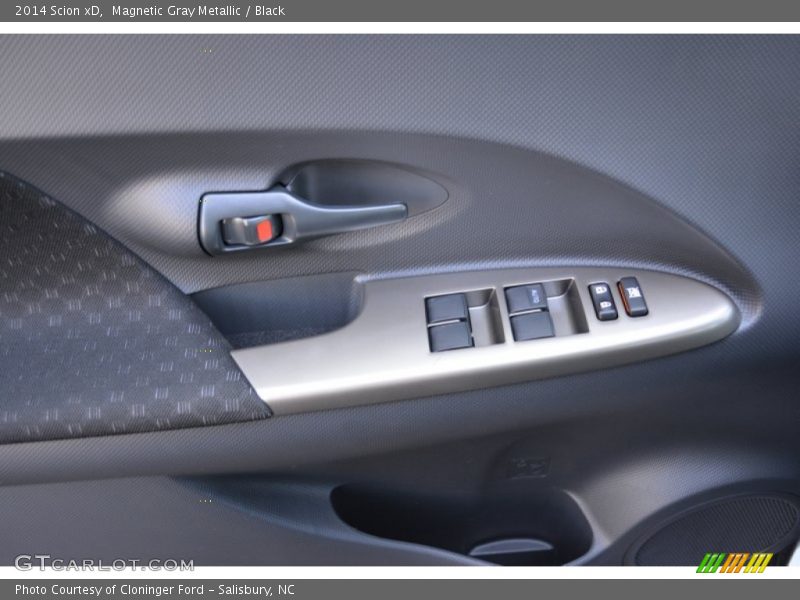 Magnetic Gray Metallic / Black 2014 Scion xD