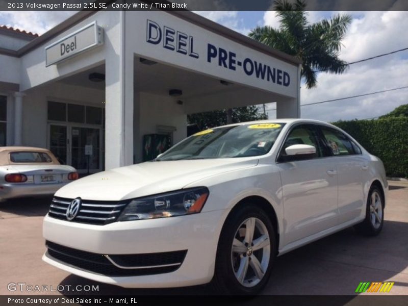 Candy White / Titan Black 2013 Volkswagen Passat 2.5L SE