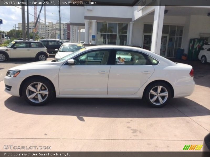 Candy White / Titan Black 2013 Volkswagen Passat 2.5L SE