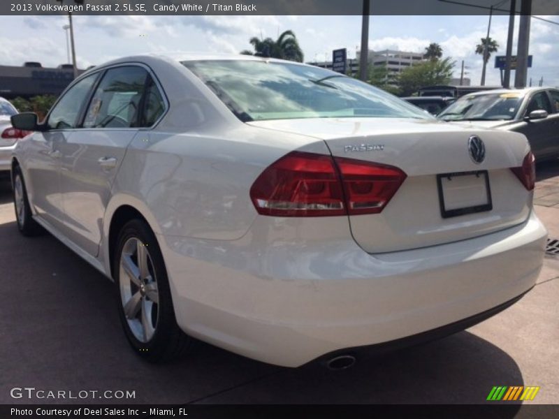 Candy White / Titan Black 2013 Volkswagen Passat 2.5L SE