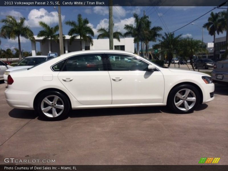 Candy White / Titan Black 2013 Volkswagen Passat 2.5L SE