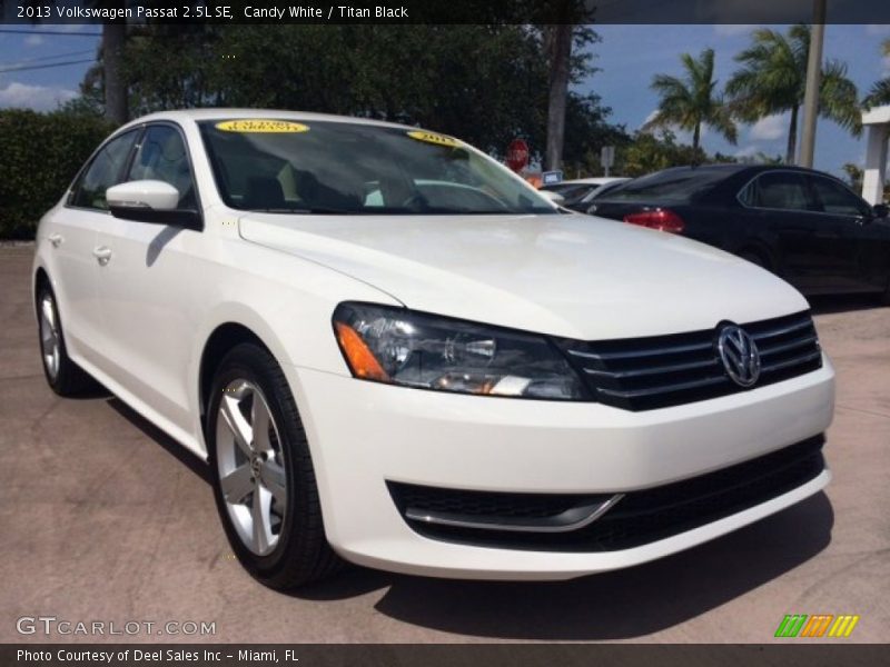Candy White / Titan Black 2013 Volkswagen Passat 2.5L SE