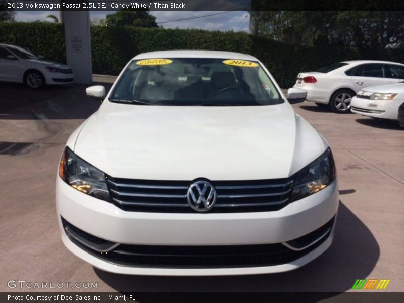 Candy White / Titan Black 2013 Volkswagen Passat 2.5L SE