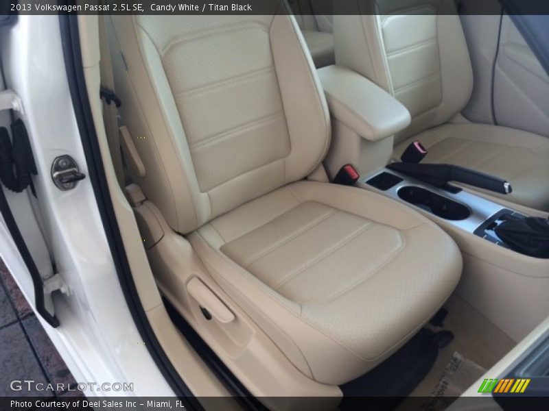 Candy White / Titan Black 2013 Volkswagen Passat 2.5L SE