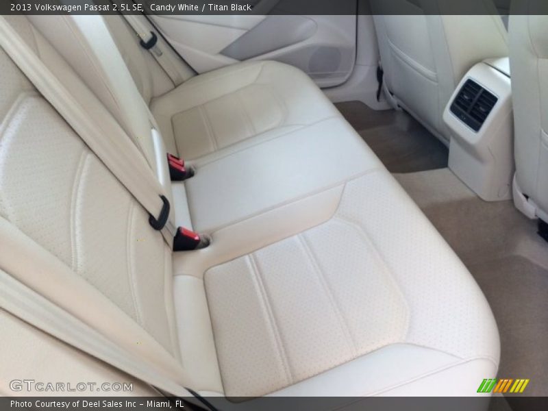Candy White / Titan Black 2013 Volkswagen Passat 2.5L SE