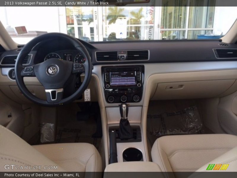 Candy White / Titan Black 2013 Volkswagen Passat 2.5L SE