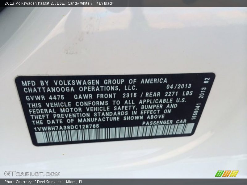 Candy White / Titan Black 2013 Volkswagen Passat 2.5L SE