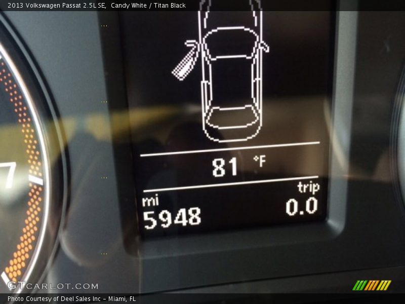 Candy White / Titan Black 2013 Volkswagen Passat 2.5L SE