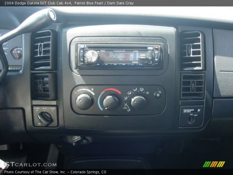 Patriot Blue Pearl / Dark Slate Gray 2004 Dodge Dakota SXT Club Cab 4x4
