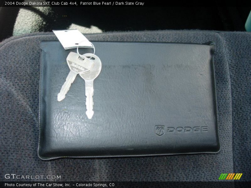 Patriot Blue Pearl / Dark Slate Gray 2004 Dodge Dakota SXT Club Cab 4x4