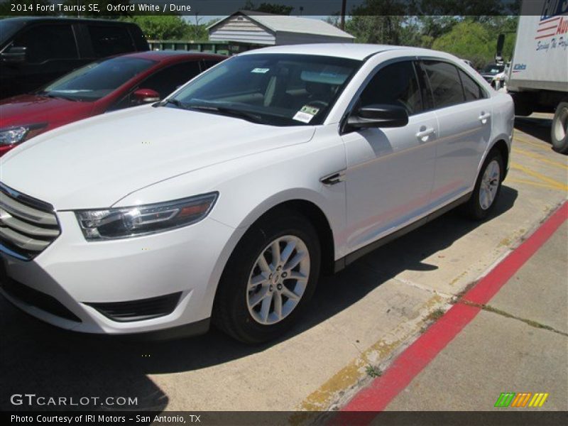 Oxford White / Dune 2014 Ford Taurus SE