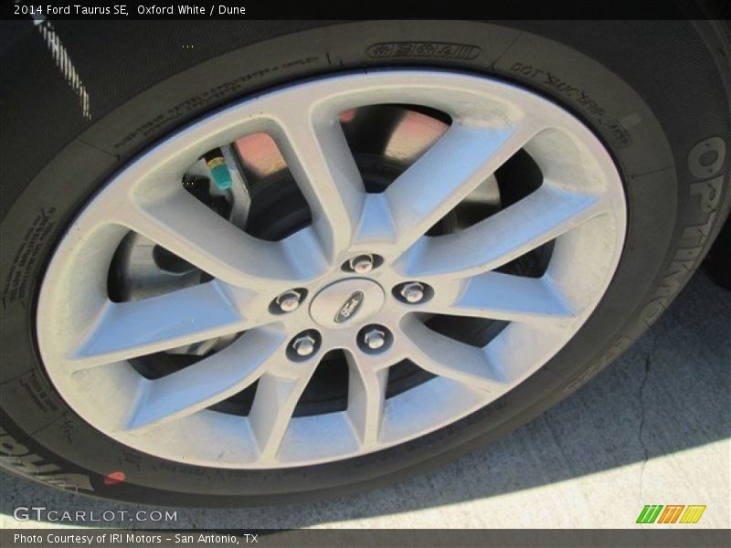 Oxford White / Dune 2014 Ford Taurus SE