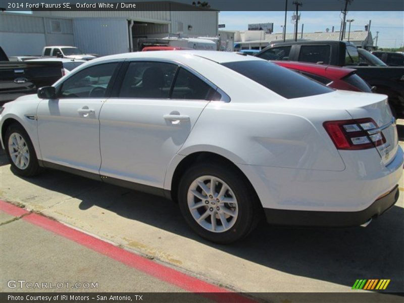Oxford White / Dune 2014 Ford Taurus SE