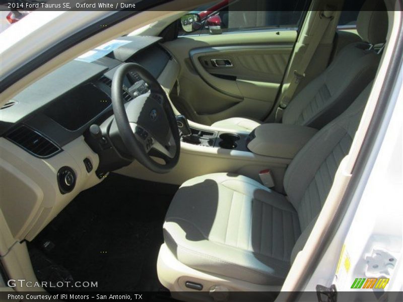 Oxford White / Dune 2014 Ford Taurus SE