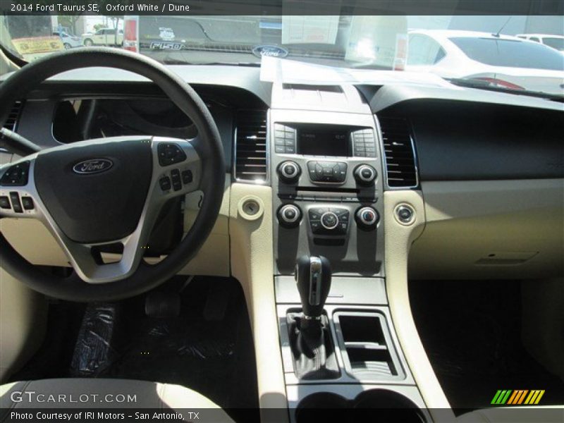 Oxford White / Dune 2014 Ford Taurus SE