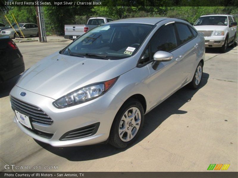 Ingot Silver / Charcoal Black 2014 Ford Fiesta SE Sedan