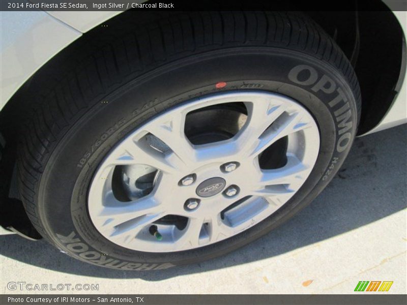 Ingot Silver / Charcoal Black 2014 Ford Fiesta SE Sedan