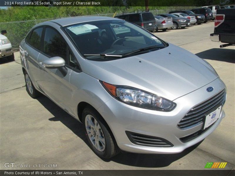 Ingot Silver / Charcoal Black 2014 Ford Fiesta SE Sedan