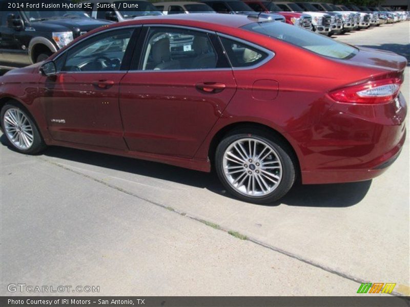 Sunset / Dune 2014 Ford Fusion Hybrid SE